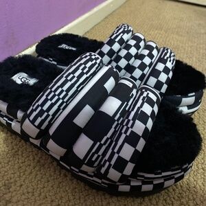 TREADLITE by UGG  Check Slides